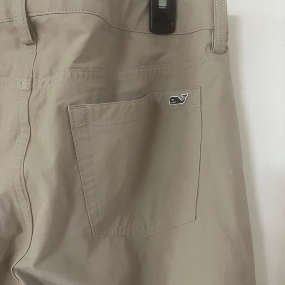 Vineyard Vines performance 35 x 32 - Picture 3 of 4